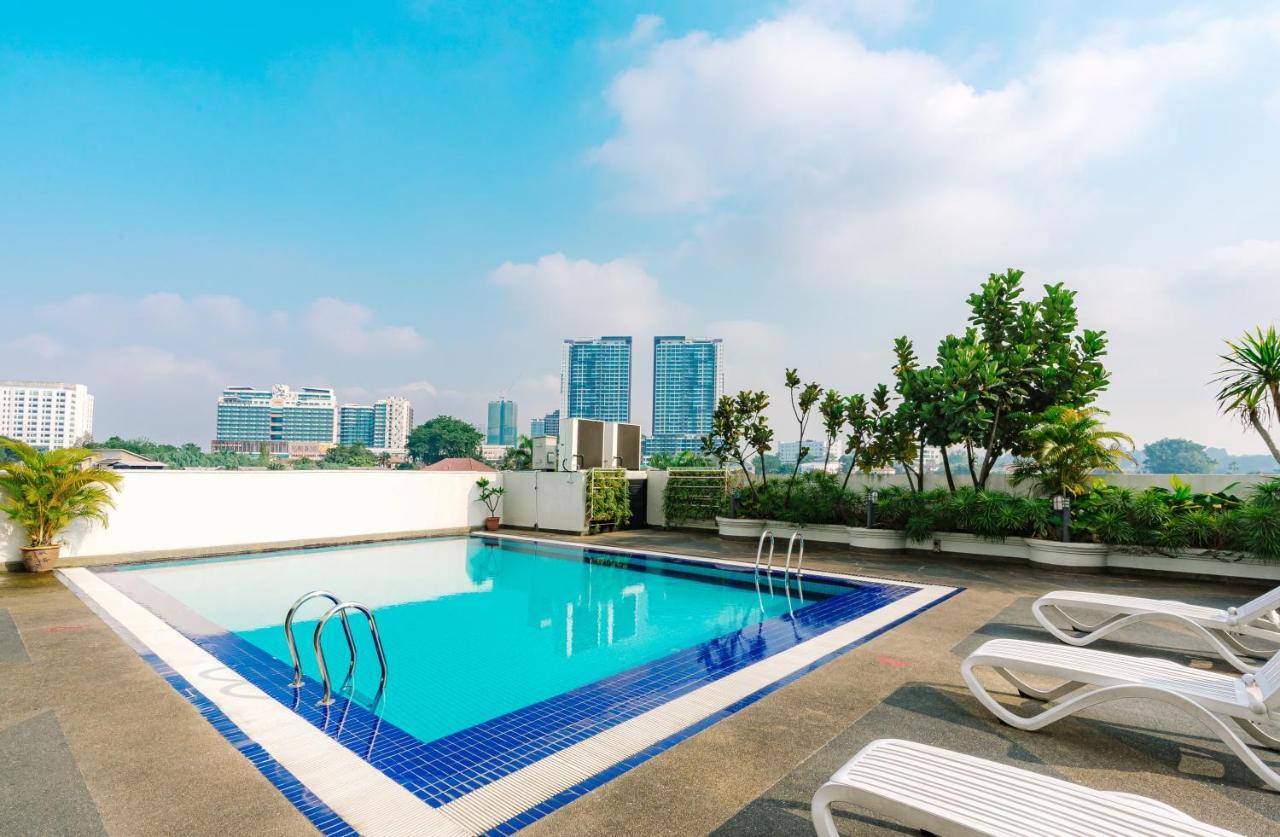 Crystal Crown Hotel Petaling Jaya Exterior photo